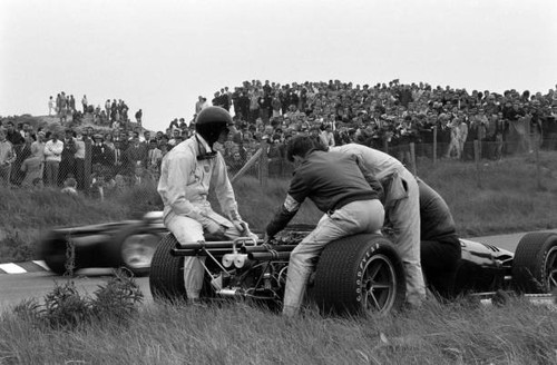 Dan gurney sits his eagle - sits,